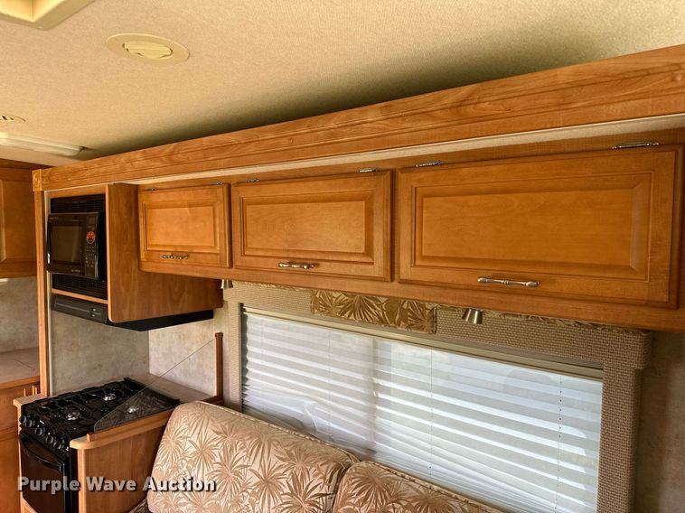 image for item OG9053 2006 Winnebago Sightseer WFD29R  RV