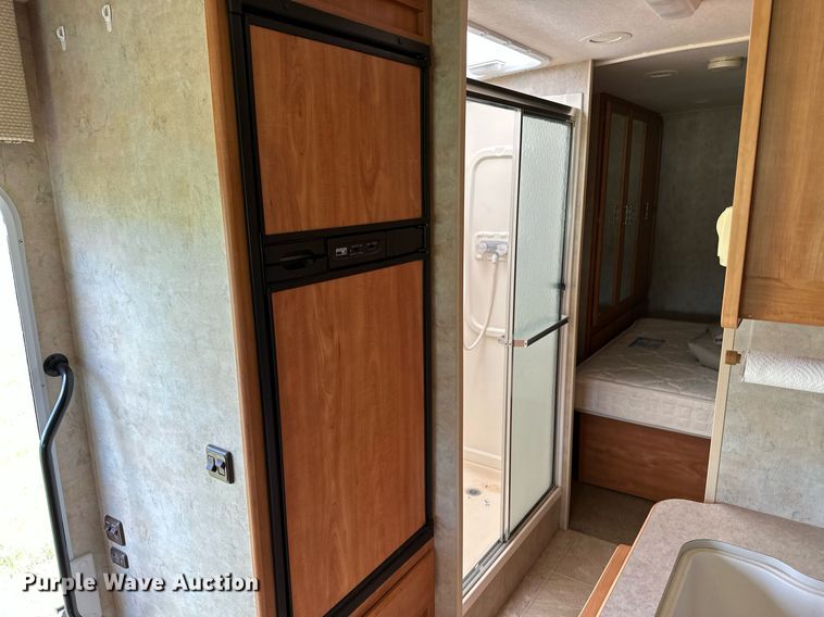 image for item OG9053 2006 Winnebago Sightseer WFD29R  RV