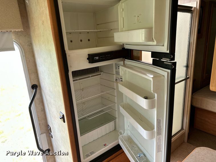 image for item OG9053 2006 Winnebago Sightseer WFD29R  RV