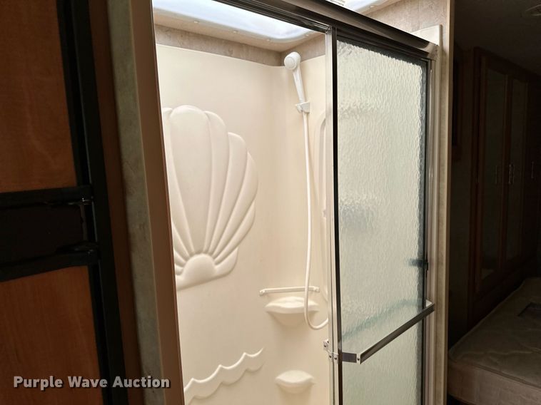 image for item OG9053 2006 Winnebago Sightseer WFD29R  RV