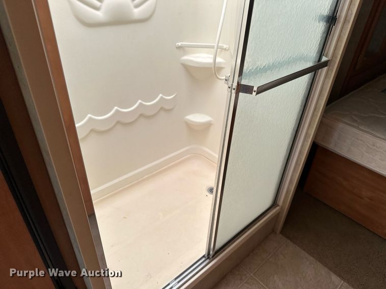 image for item OG9053 2006 Winnebago Sightseer WFD29R  RV