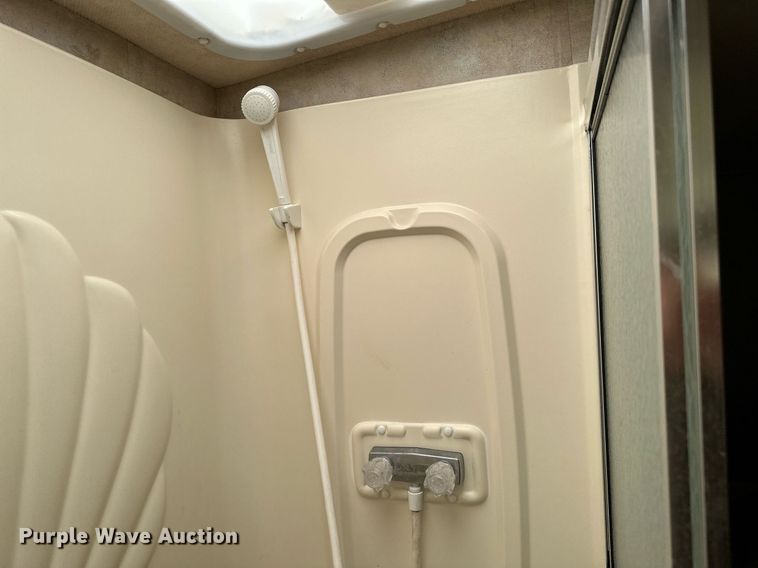 image for item OG9053 2006 Winnebago Sightseer WFD29R  RV