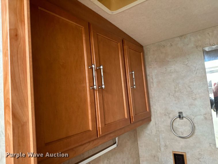 image for item OG9053 2006 Winnebago Sightseer WFD29R  RV