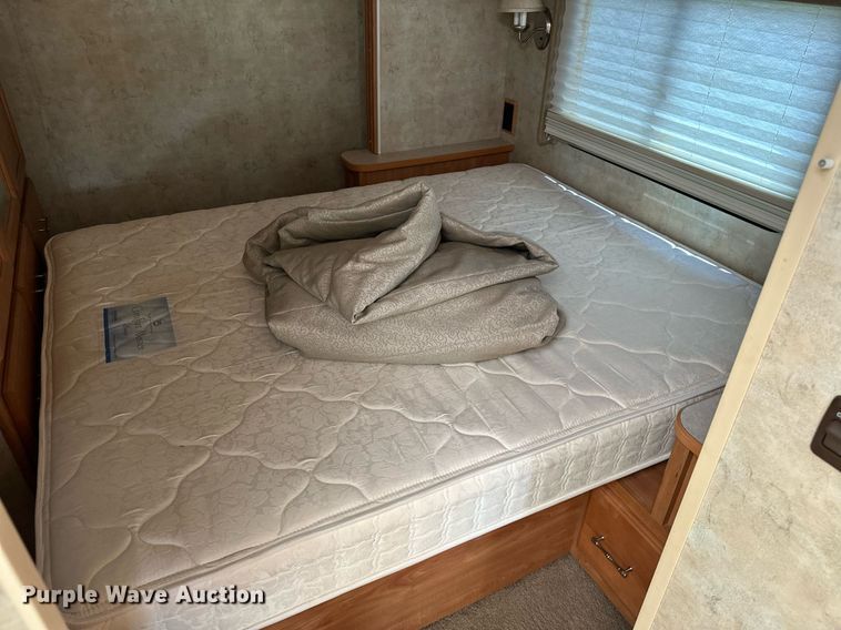 image for item OG9053 2006 Winnebago Sightseer WFD29R  RV