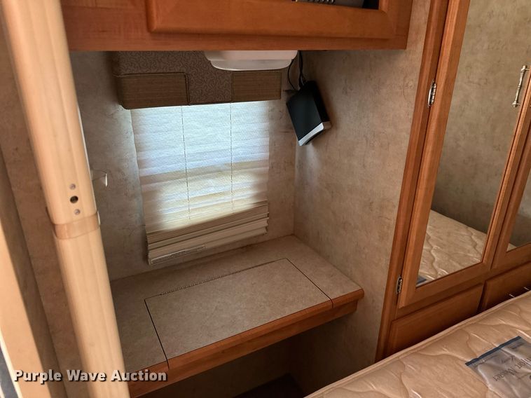 image for item OG9053 2006 Winnebago Sightseer WFD29R  RV