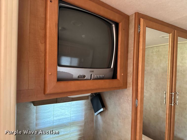 image for item OG9053 2006 Winnebago Sightseer WFD29R  RV