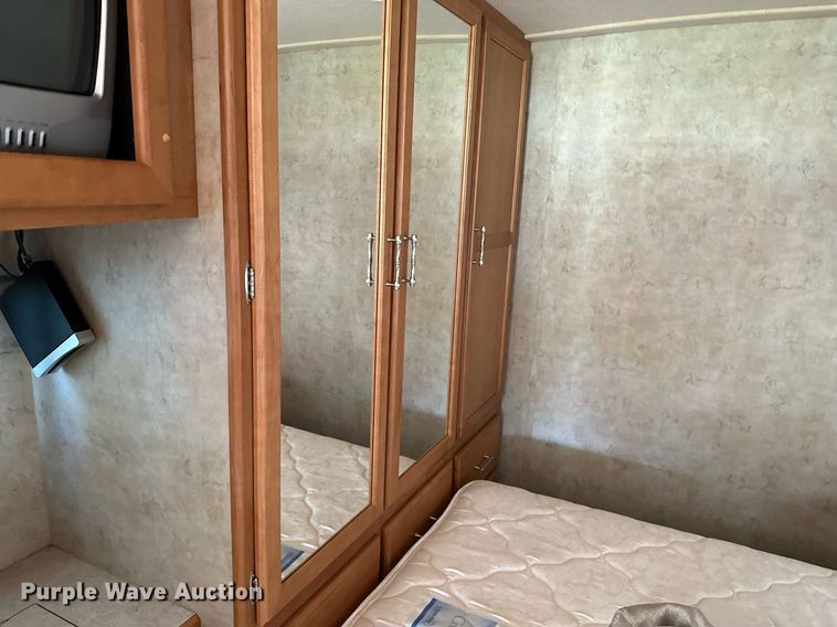 image for item OG9053 2006 Winnebago Sightseer WFD29R  RV