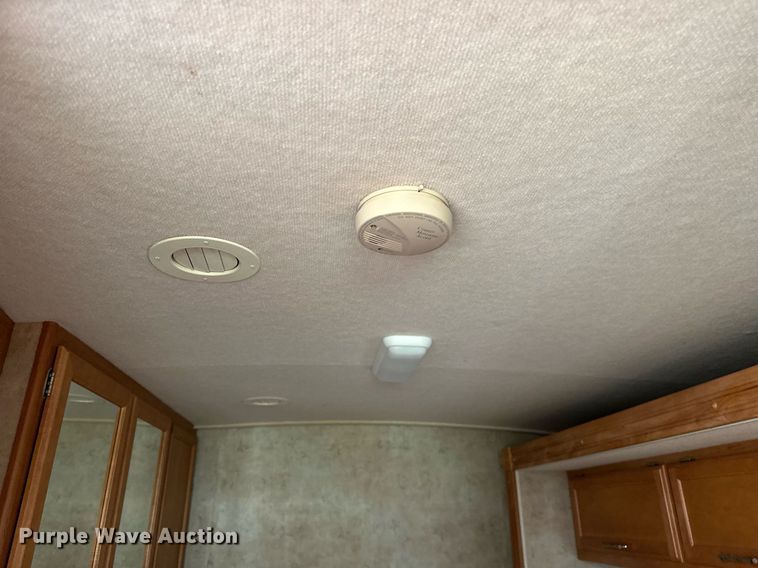 image for item OG9053 2006 Winnebago Sightseer WFD29R  RV