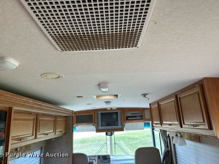 image for item OG9053 2006 Winnebago Sightseer WFD29R  RV