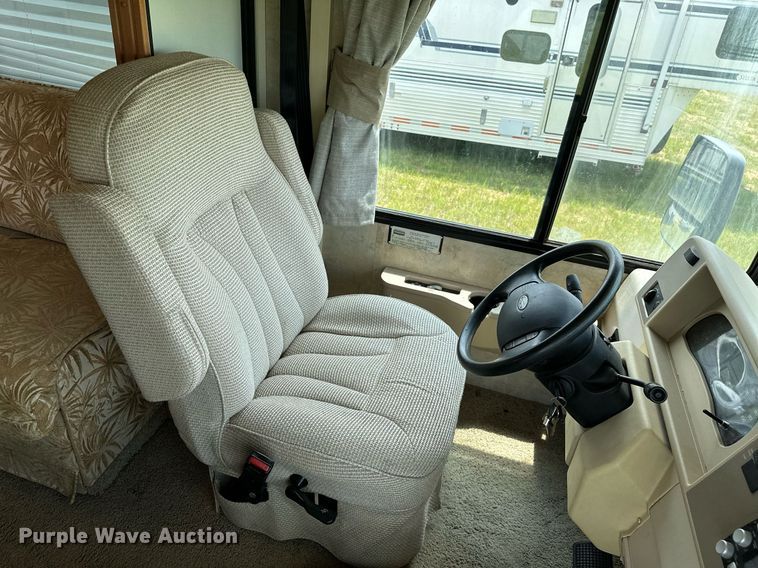 image for item OG9053 2006 Winnebago Sightseer WFD29R  RV