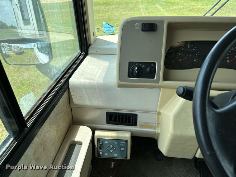 image for item OG9053 2006 Winnebago Sightseer WFD29R  RV