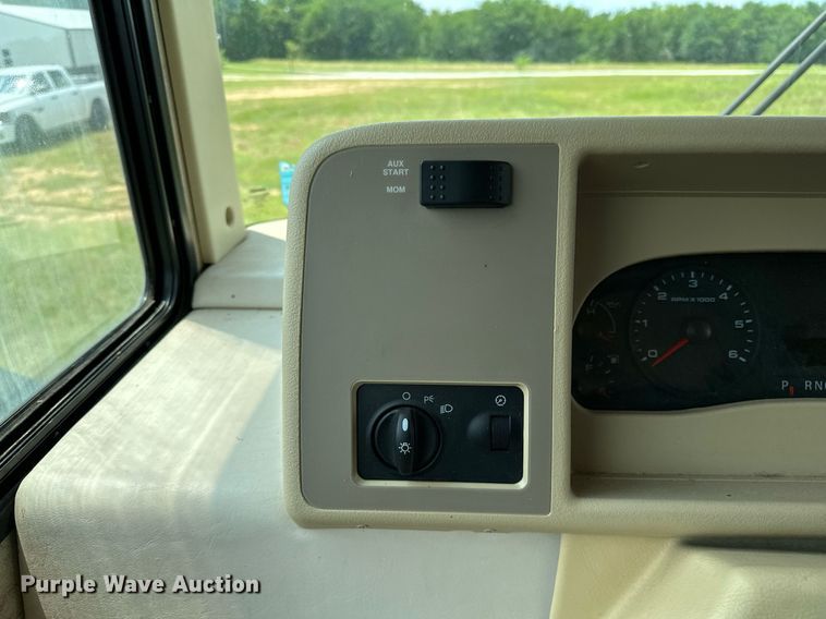 image for item OG9053 2006 Winnebago Sightseer WFD29R  RV