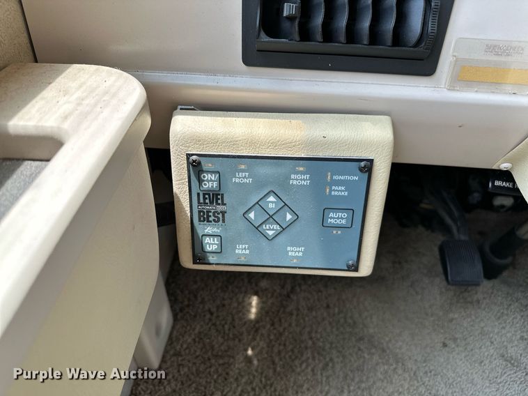 image for item OG9053 2006 Winnebago Sightseer WFD29R  RV