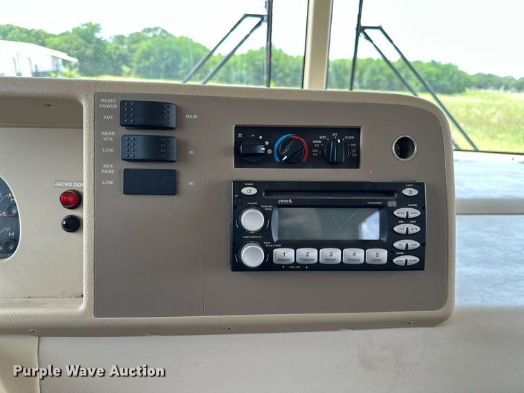 image for item OG9053 2006 Winnebago Sightseer WFD29R  RV