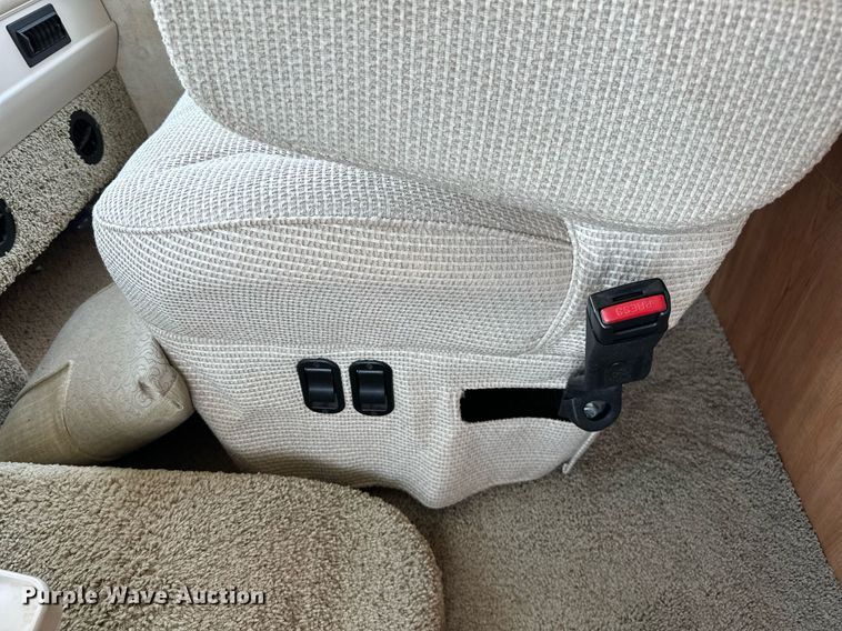 image for item OG9053 2006 Winnebago Sightseer WFD29R  RV