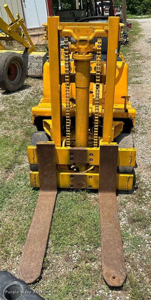 image for item OG9109 Clark 4015  forklift