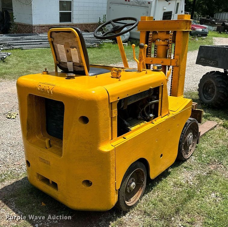 image for item OG9109 Clark 4015  forklift