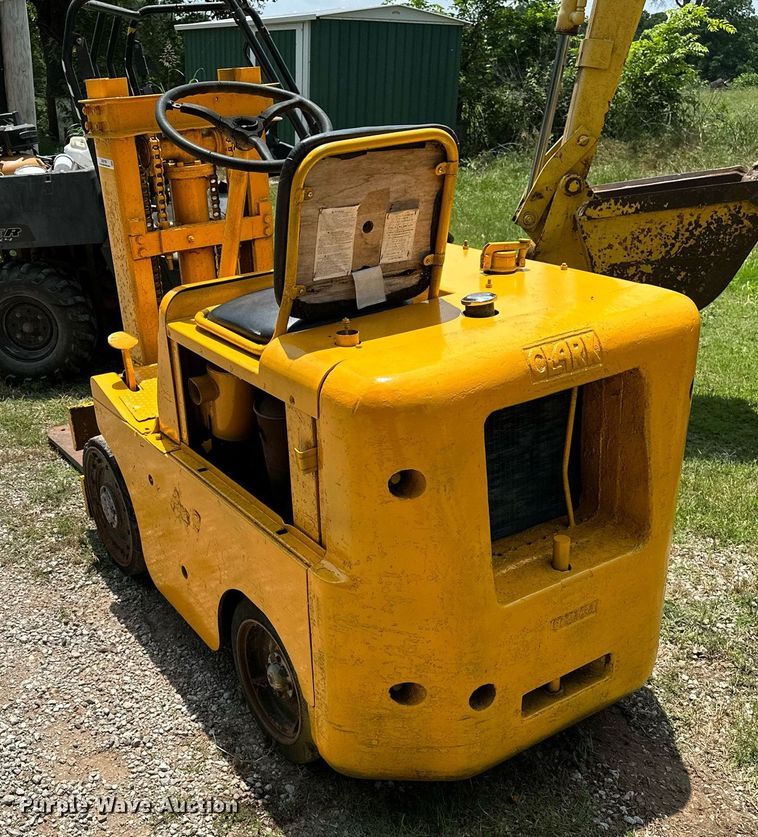 image for item OG9109 Clark 4015  forklift