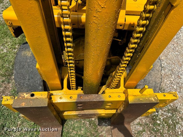 image for item OG9109 Clark 4015  forklift