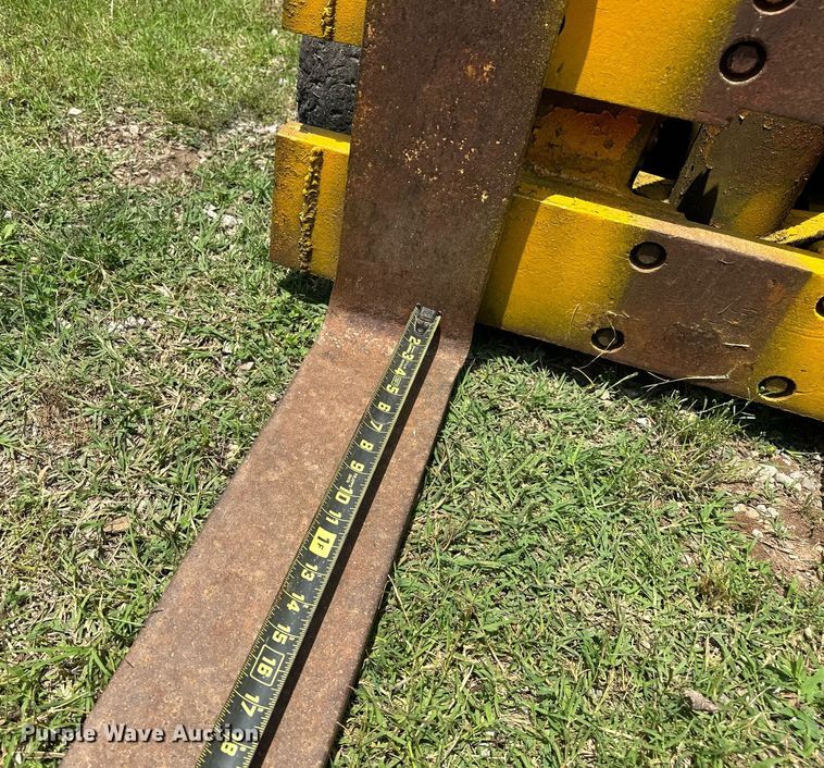 image for item OG9109 Clark 4015  forklift