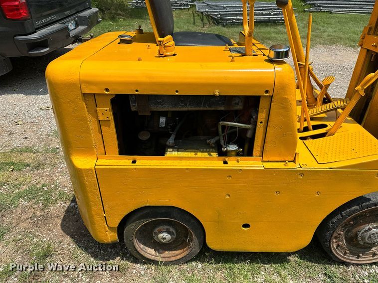 image for item OG9109 Clark 4015  forklift