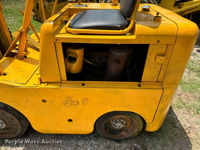 image for item OG9109 Clark 4015  forklift