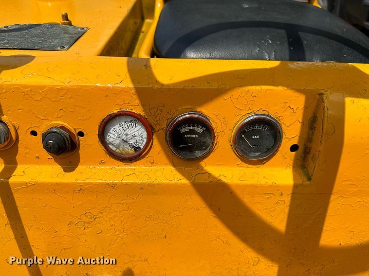 image for item OG9109 Clark 4015  forklift