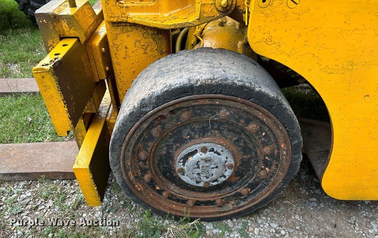 image for item OG9109 Clark 4015  forklift