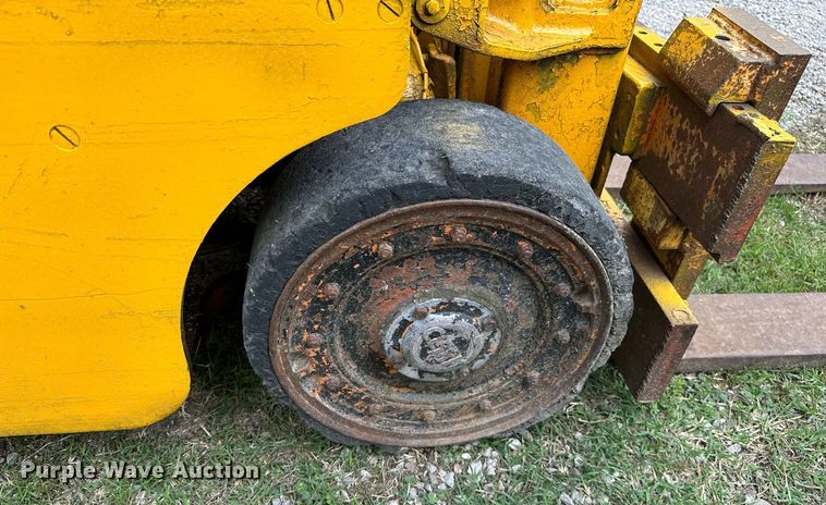 image for item OG9109 Clark 4015  forklift