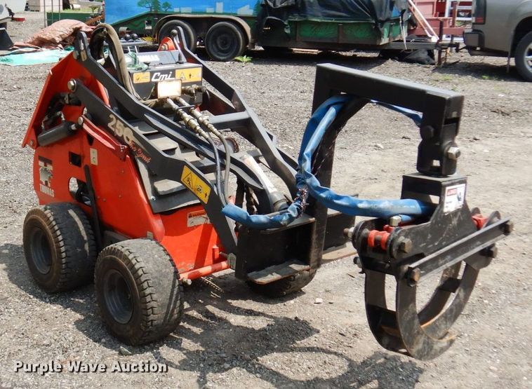 image for item AF9669 2002 Thomas 25G  compact utility loader