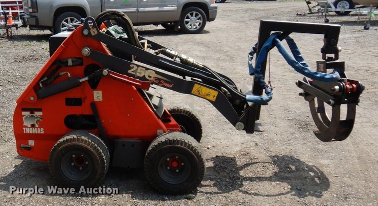 image for item AF9669 2002 Thomas 25G  compact utility loader