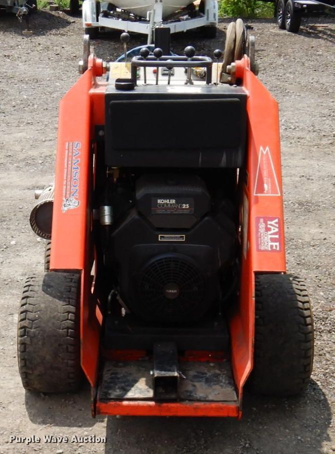 image for item AF9669 2002 Thomas 25G  compact utility loader