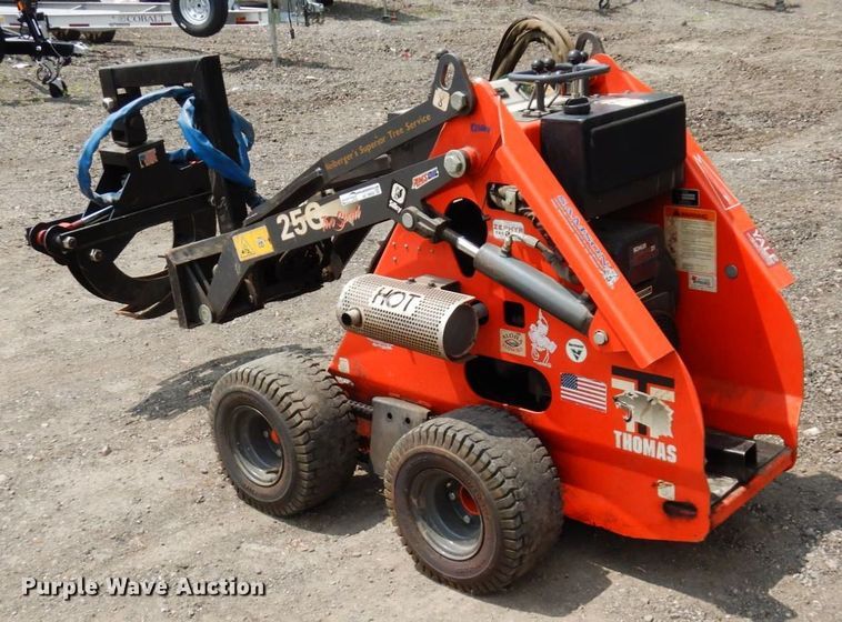 image for item AF9669 2002 Thomas 25G  compact utility loader