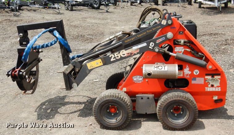 image for item AF9669 2002 Thomas 25G  compact utility loader