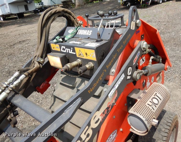 image for item AF9669 2002 Thomas 25G  compact utility loader