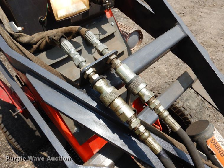 image for item AF9669 2002 Thomas 25G  compact utility loader