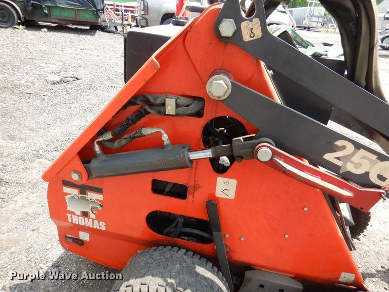 image for item AF9669 2002 Thomas 25G  compact utility loader