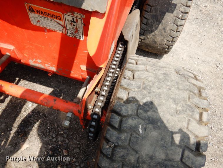 image for item AF9669 2002 Thomas 25G  compact utility loader