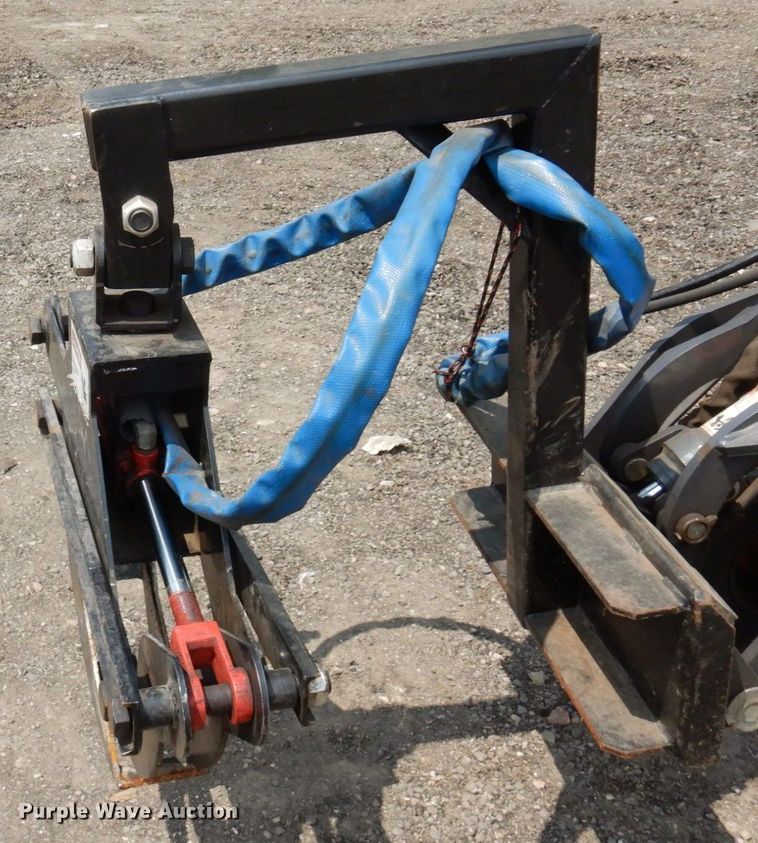 image for item AF9669 2002 Thomas 25G  compact utility loader