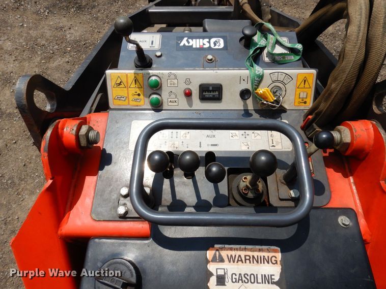 image for item AF9669 2002 Thomas 25G  compact utility loader