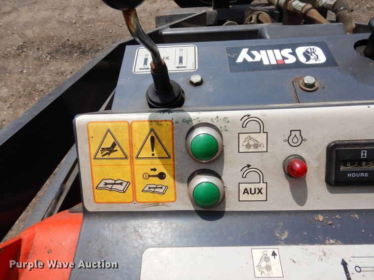 image for item AF9669 2002 Thomas 25G  compact utility loader