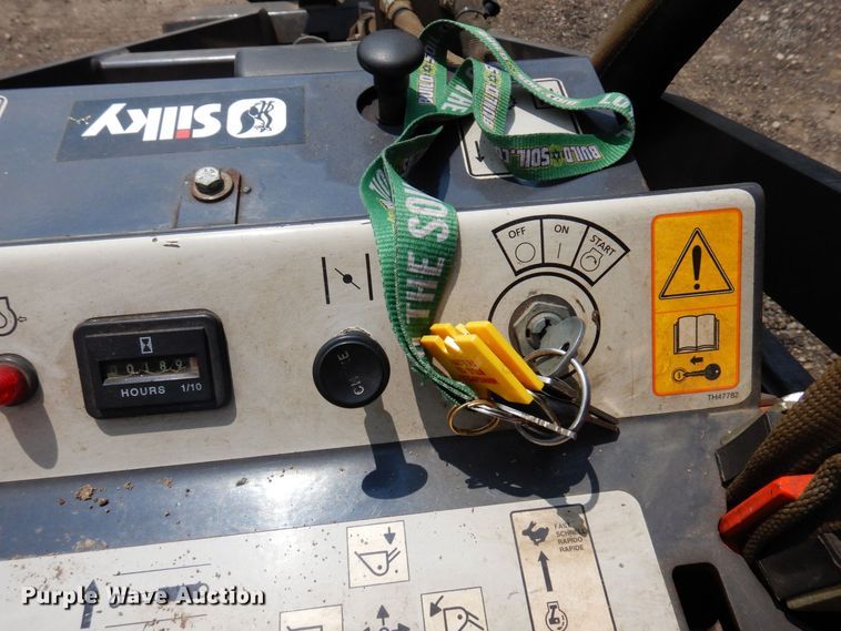 image for item AF9669 2002 Thomas 25G  compact utility loader