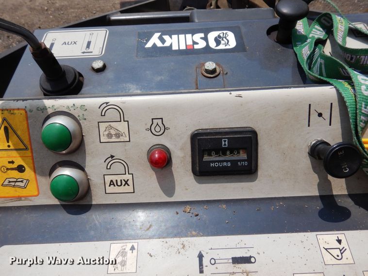 image for item AF9669 2002 Thomas 25G  compact utility loader