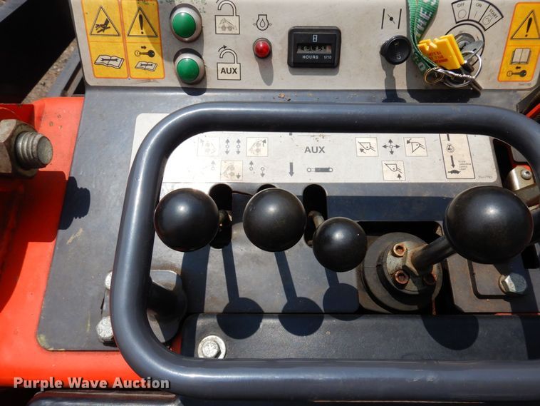 image for item AF9669 2002 Thomas 25G  compact utility loader