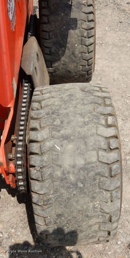 image for item AF9669 2002 Thomas 25G  compact utility loader