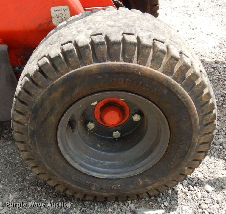 image for item AF9669 2002 Thomas 25G  compact utility loader