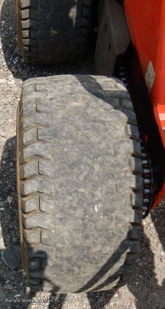 image for item AF9669 2002 Thomas 25G  compact utility loader