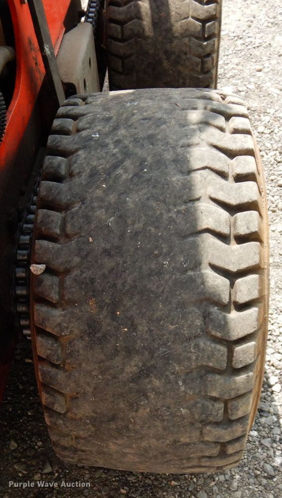 image for item AF9669 2002 Thomas 25G  compact utility loader