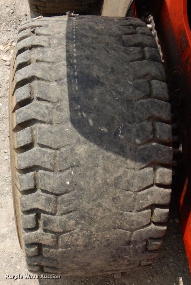 image for item AF9669 2002 Thomas 25G  compact utility loader