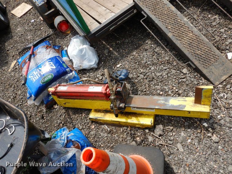 image for item AF9669 2002 Thomas 25G  compact utility loader